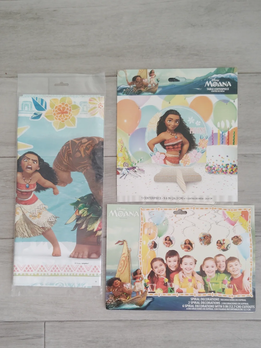 New Disney Moana Party Decorations Set  Tablecover, Centerpiece, Swirls Lot